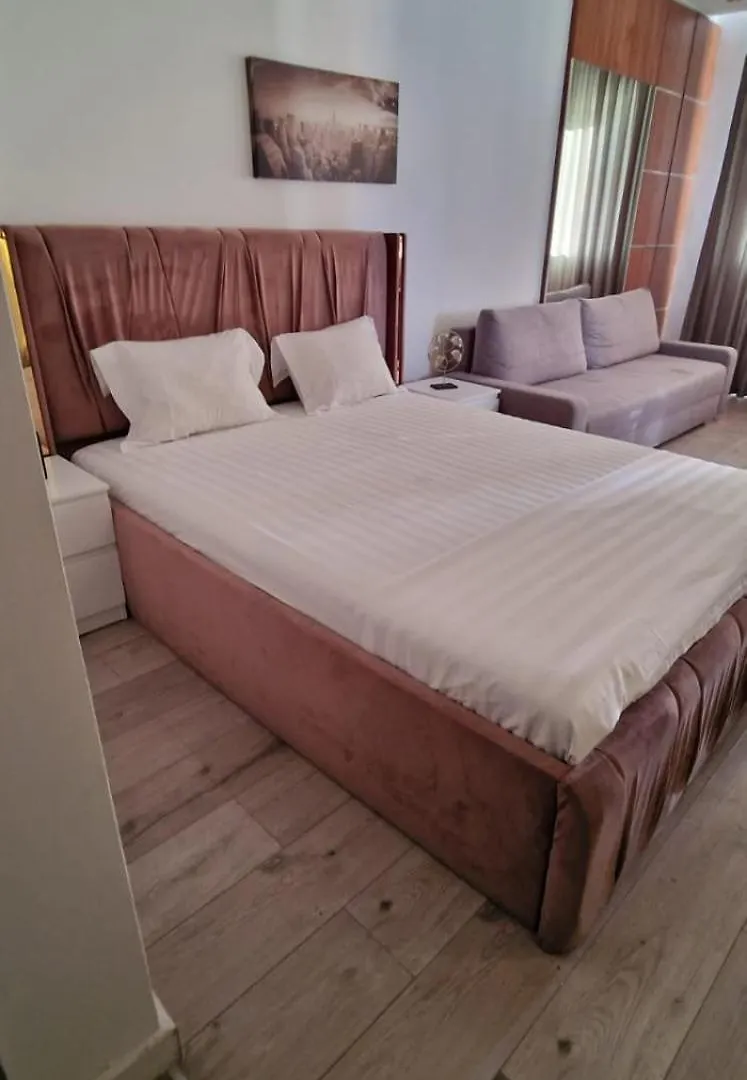 Carol - City Vibes Studio Bucharest Apartment