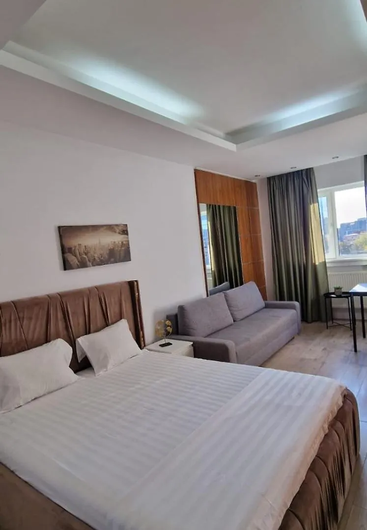 Carol - City Vibes Studio Bucureşti
