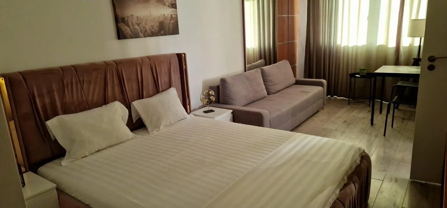 Carol - City Vibes Studio Bucureşti
